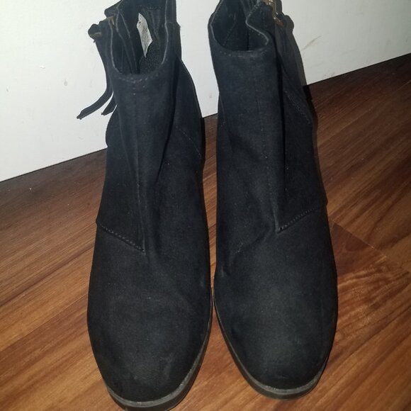 Old Navy Faux Suede Side Zip Heeled Black Ankle Boots Women's Size 7 - Picture 6 of 6